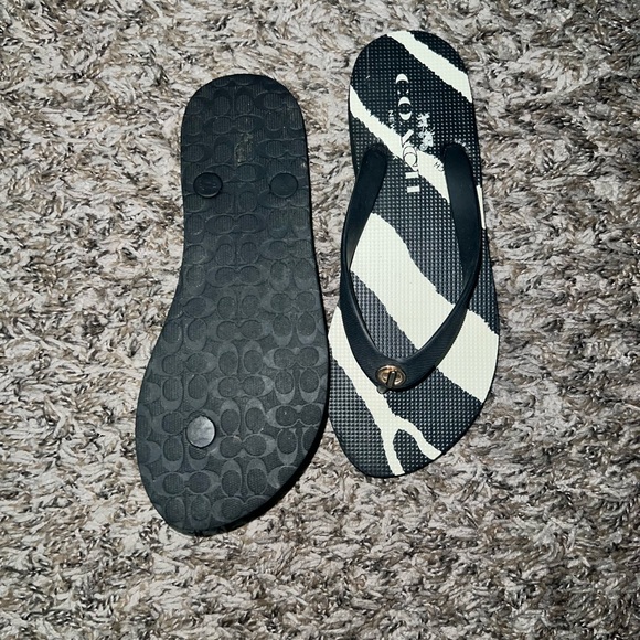 Coach - Picture 2 of 2